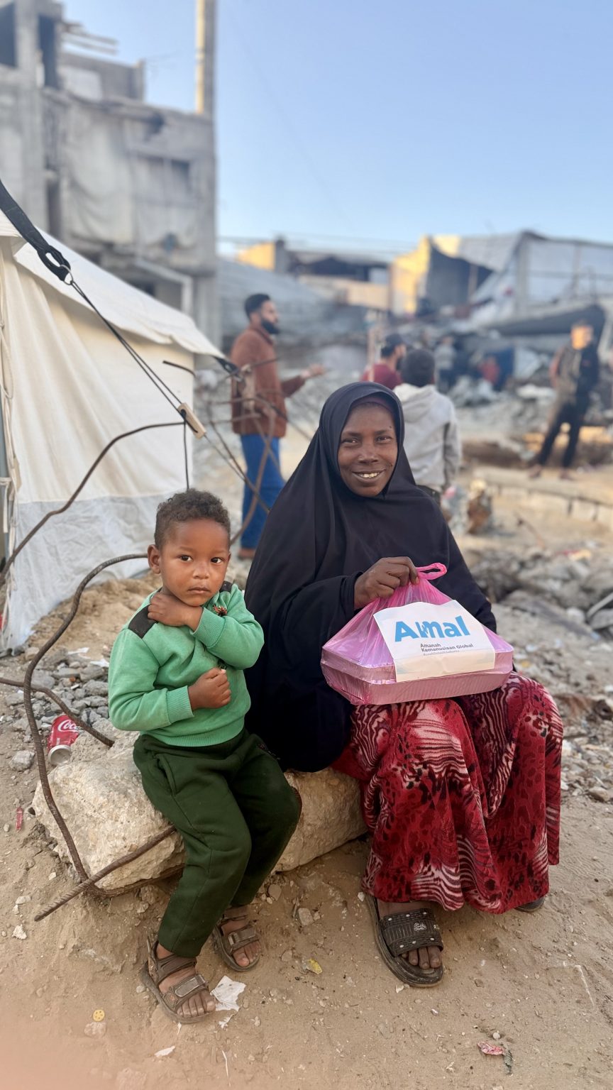 1.000 Paket Ifthar Sudah Sampai Kepada Warga Gaza di Camp Sahatul Azhar