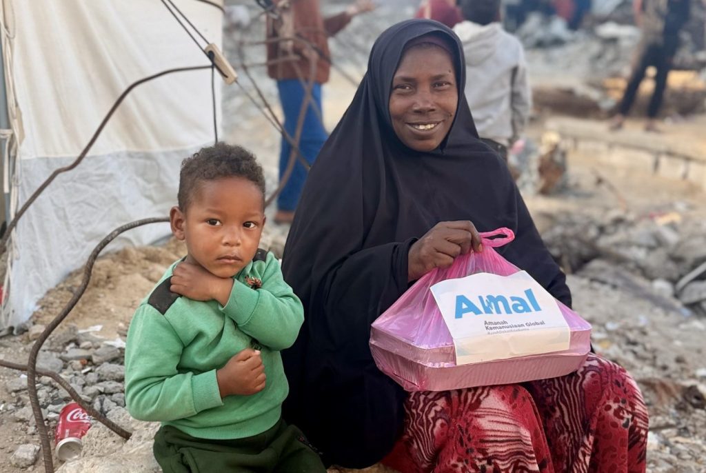 1.000 Paket Ifthar Sudah Sampai Kepada Warga Gaza di Camp Sahatul Azhar